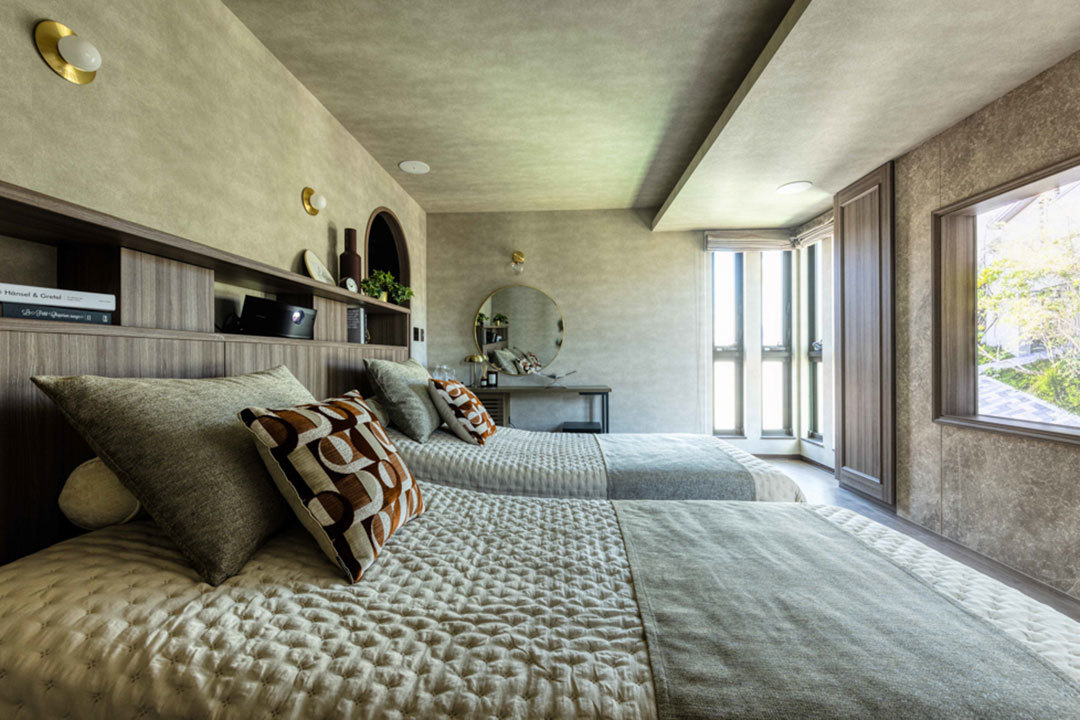 環八蒲田デシオ展示場_ミニシアターも楽しめるグレイッシュで落ち着いた色合いの主寝室