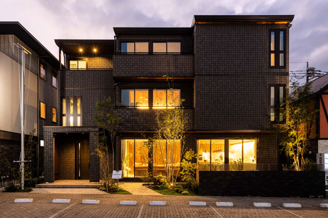 環八蒲田デシオ展示場_ダイナミックで機能的。都市に映える3階建て