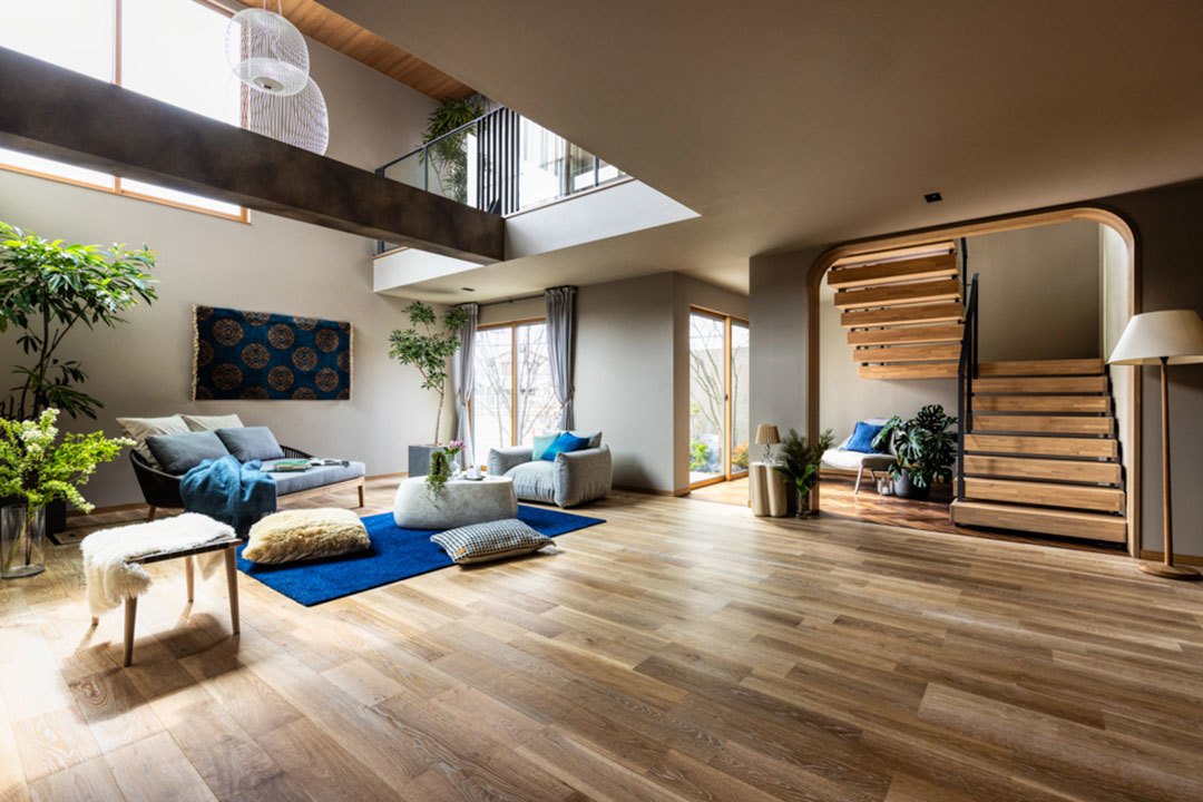 新所沢デシオ展示場_繊細な色合いが美しい天然木のフローリング