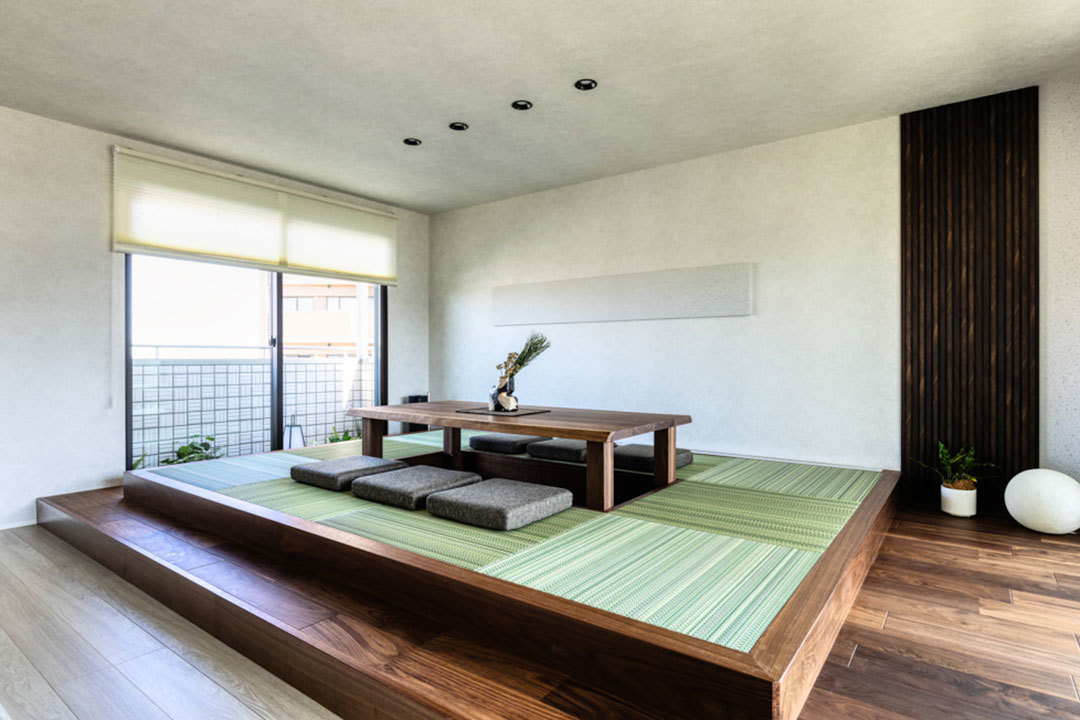 新所沢デシオ展示場_質感のよい天然木の座卓にこだわったプライベートな和空間